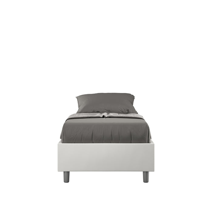Letto singolo imbottito similpelle Azelia bianco con rete, design moderno e struttura compatta ideale per camere minimaliste.