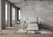 Letto Focus 80x210 bianco in similpelle, ideale per ambienti luminosi e arredamento contemporaneo con pareti artistiche.