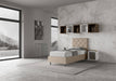 Letto singolo Priya 80x200 beige in similpelle, ambientato in una stanza luminosa con arredi minimal e vista esterna.