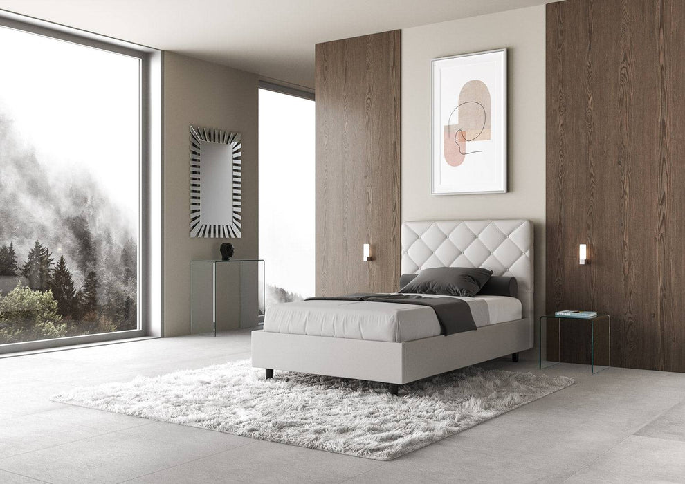 Letto singolo Priya bianco con contenitore, ideale per ambienti luminosi e dal design contemporaneo.