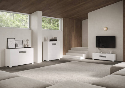 Composizione Riflesso bianco lucido con madia, credenza alta e mobile TV. Arredo moderno per soggiorni eleganti.