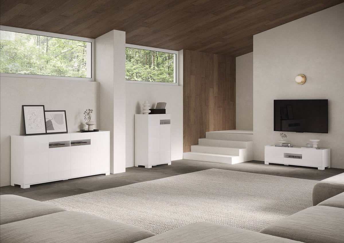 Set mobili Riflesso bianco lucido per soggiorno con madia, credenza alta e porta TV. Design raffinato e funzionale.
