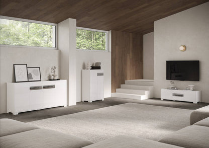 Set mobili Riflesso bianco lucido con madia, credenza alta e porta TV. Design coordinato per ambienti contemporanei.