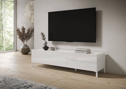 Mobile porta TV Solaria bianco lucido in soggiorno moderno, ideale per supportare televisori e contenere accessori multimediali.