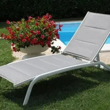 Lettino Itaca Impilabile: Alluminio Bianco, Textilene Imbottito Ecru', cm 194x71x83 Sdraio da giardino Hobby Shop Solution   