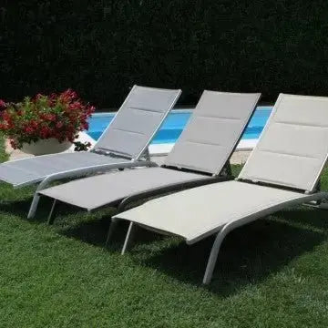 Lettino Itaca Impilabile: Alluminio Bianco, Textilene Imbottito Ecru', cm 194x71x83 Sdraio da giardino Hobby Shop Solution   