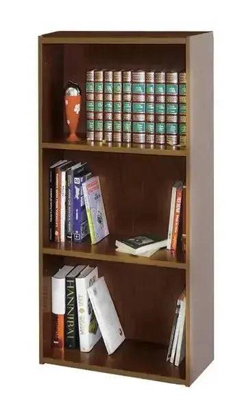 Libreria in MDF color legno scuro con tre ripiani, arredata con libri e decorazioni per un ambiente accogliente.