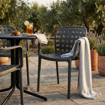 Poltrona impilabile in polipropilene colore antracite 58x57,5x82,5 cm