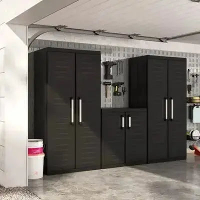 Set di mobili Keter Detroit XL in resina antracite, inclusi armadi alti e bassi, ideale per organizzare garage e spazi di lavoro.