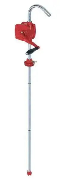 Pompa manovella fusti per travaso liquidi come olio e gasolio sotto 50°C. Include tubo in acciaio cromato e anello adattatore, ideale per uso agricolo.