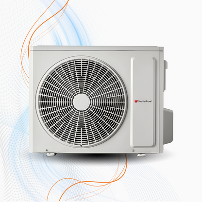 Vista frontale dell'unità esterna del climatizzatore Hermann Saunier Duval VivAir Lite R-32 WiFi, grande ventola circolare, griglia protettiva bianca