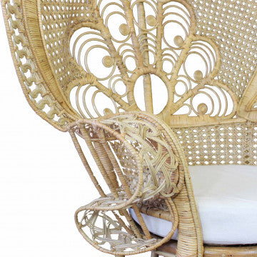 Poltrona in fibra naturale di bamboo con cuscini beige 147x105x68 cm