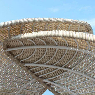 Conchiglia in alluminio e wicker con 8 cuscini, 180x210x192 cm