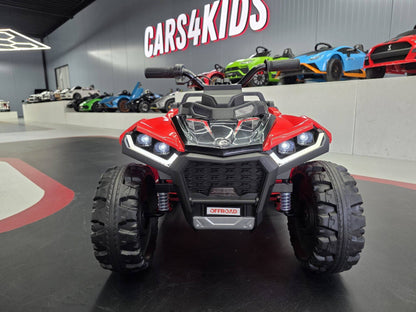 Quad elettrico per bambini rosso con dettagli realistici, vista frontale, negozio Cars4Kids, esposizione di auto giocattolo