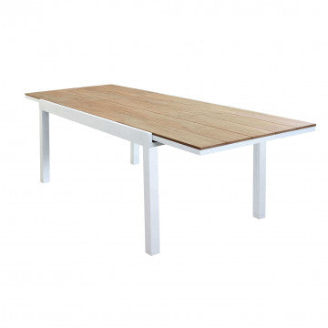 Tavolo Allungabile Cayman in alluminio bianco con piano polywood teak, perfetto per spazi outdoor eleganti, dimensioni 160/240 x 95 cm.
