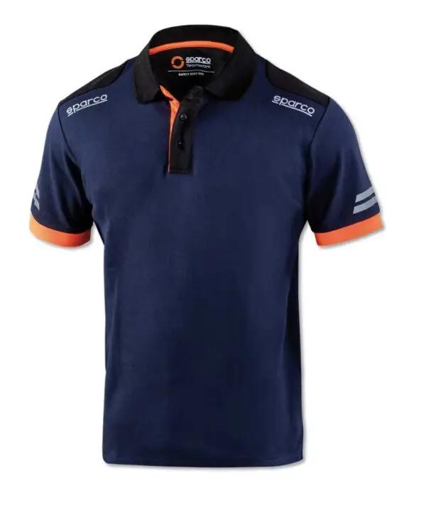 Polo tecnica a manica corta Sparco in cotone e poliestere piqué, colore blu con dettagli arancioni riflettenti e logo Sparco sulle spalle.