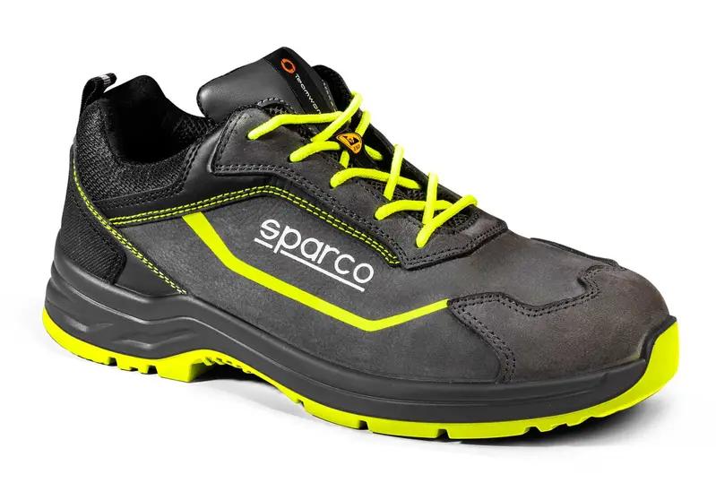 Scarpa da lavoro Sparco in nubuck bottalato idrorepellente con lacci gialli e suola in poliuretano antiscivolo. Design robusto e moderno.