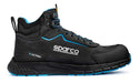 Lato della scarpa antinfortunistica Sparco Kamui S3 in nubuck nero con logo Sparco e dettagli blu, suola resistente e interno imbottito blu