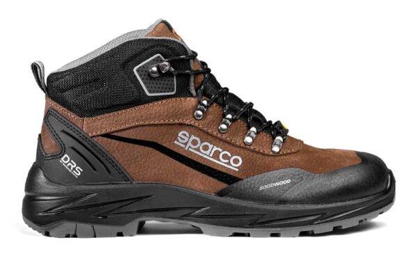 Scarpa Sparco Trekking Valley in nabuck impermeabile marrone con rinforzi DPU, suola in gomma nitrilica e dettagli tecnici. Misure 39-46.