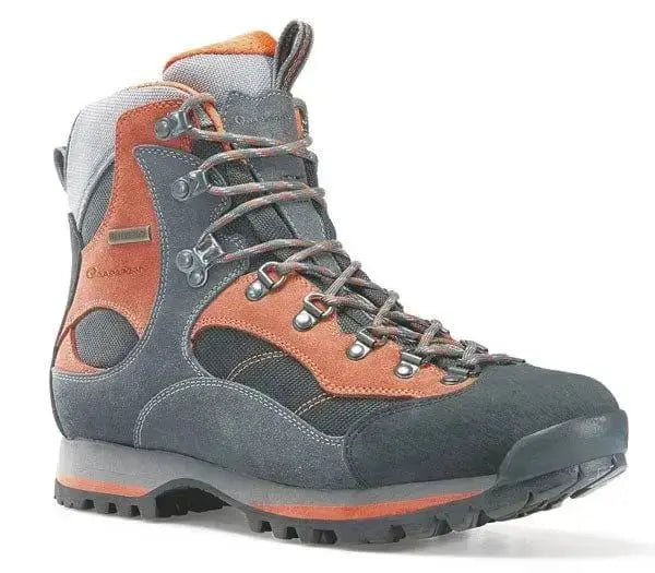 Scarpa Sorapiss Waterproof Garsport da trekking in scamosciato antracite e arancio, con suola Vibram e fodera impermeabile, taglie 39-46.