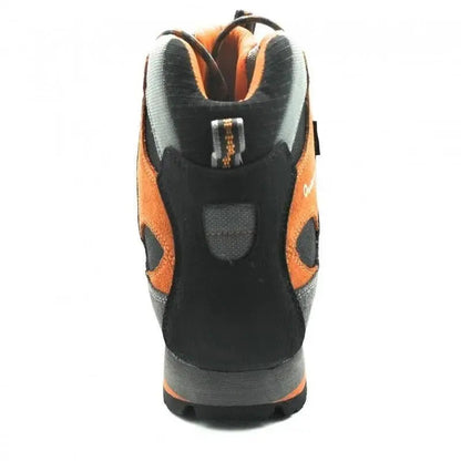 Vista posteriore della Scarpa Sorapiss Waterproof Garsport, scarpa da trekking impermeabile con dettagli arancioni e supporto alla caviglia, taglie 39-46.