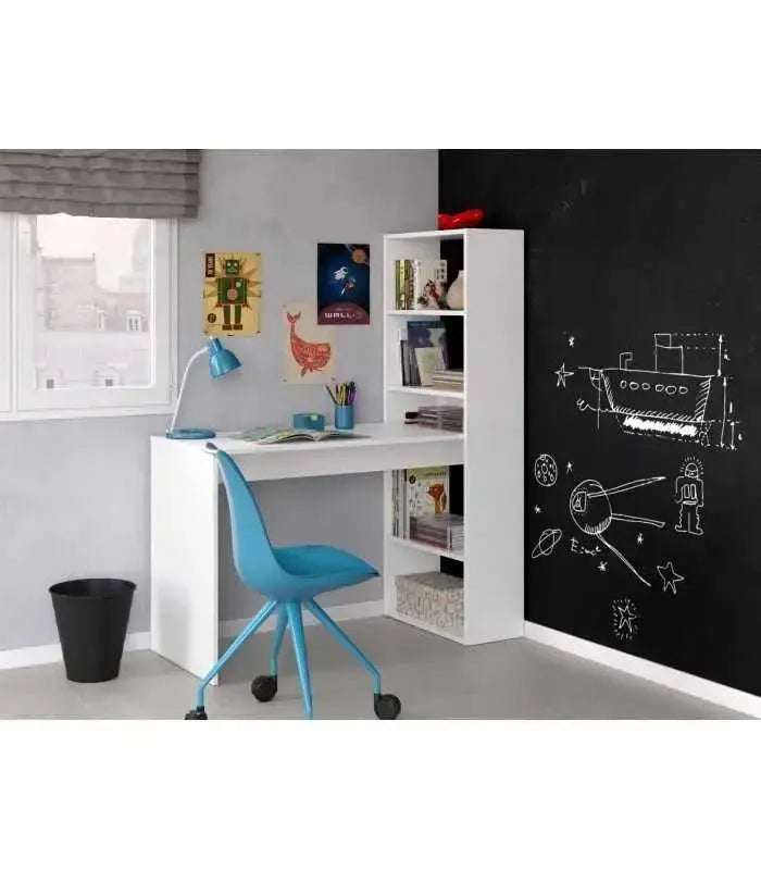 Scrivania con libreria integrata in bianco artico, ideale per camerette o uffici, con design moderno e pratico per organizzare lo spazio.