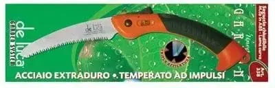 Segaccio chiudibile lama curva 180 mm De Luca con tripla affilatura, manico ergonomico in ABS rinforzato e blocco di sicurezza.