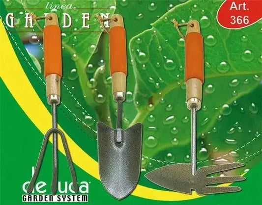 Set 3 utensili giardino manico anat Hobby Shop Solution con manici antiscivolo in legno e acciaio verniciato, ideali per giardinaggio domestico.