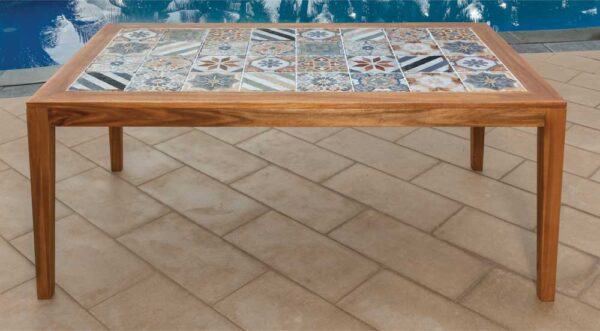 Tavolo Sorrento 201x100x75h in Acacia e Ceramica – Decoro Pompei
