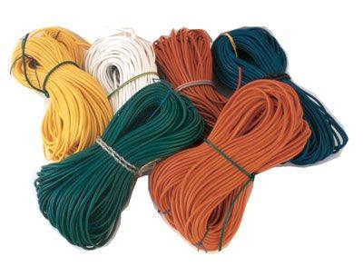 Tubetto PVC Ø3x6 per sedie in vari colori, atossico e resistente ai raggi UV, ideale per rivestimenti e riparazioni di arredi outdoor.