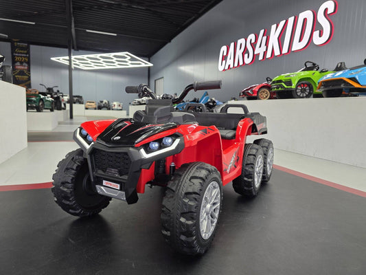 Quad elettrico per bambini rosso con grandi pneumatici, dettagli realistici, in negozio Cars4Kids, vista frontale
