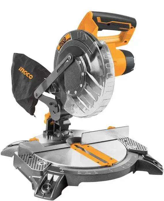Troncatrice per legno INGCO con disco da 210mm e motore da 1400W, base in alluminio e sacca raccoglipolvere inclusa. Ideale per tagli precisi da 0° a 45°.