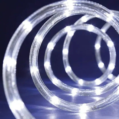 TUBO 216 LED BIANCO MT.9+4 per esterni Ø10 mm con luce bianca intensa e giochi di rincorsa, ideale per decorazioni natalizie luminose.