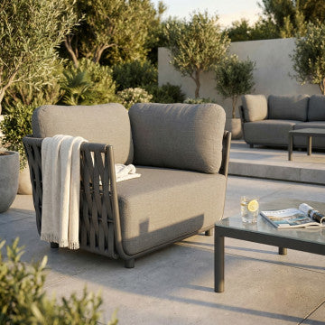 Poltrona angolare con struttura in alluminio e rivestimento in corda PVC
