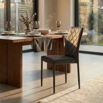 Sedia in acciaio e ecopelle grigio scuro 41x50x91 cm peso 4,6 kg