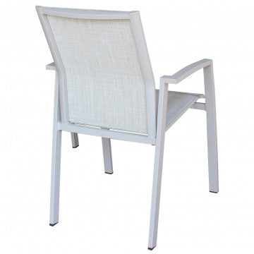 Retro della poltrona Maili beige con telaio in alluminio bianco e schienale in textilene, resistente e impilabile.