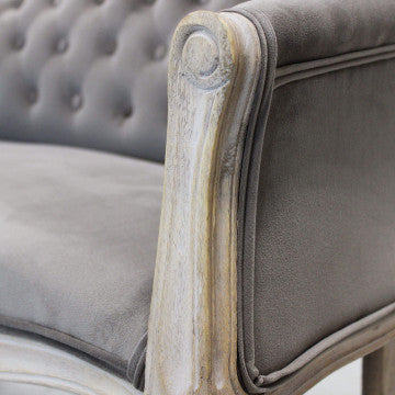 Divano elegante con capitonné in tessuto di lusso Divani Hobby Shop Solution   