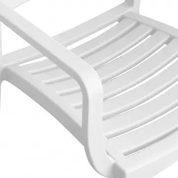Dettaglio seduta e bracciolo della poltrona Eveline in polipropilene bianco, resistente e moderna. Dimensioni: 58.5x55.2x84cm.