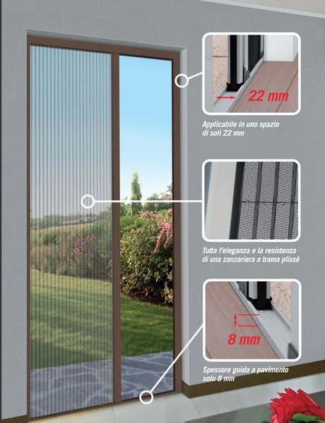 Zanzariera plissé laterale per porte marrone, dimensioni 240x135 cm, con spessore slim di 22 mm, ideale per porte con spazio di 22 mm