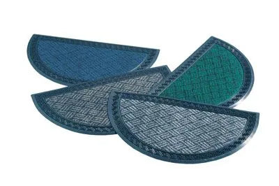 Set di zerbini semiluna in moquette con fondo in gomma, colori blu e verde, dimensioni 37x67 cm, ideale per ingresso elegante e pratico.