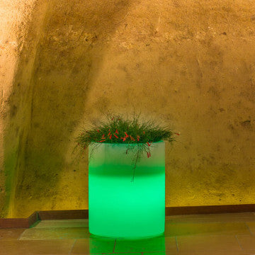 Vaso luminoso in polipropilene Ø40 x 50h cm con LED RGB e batteria solare