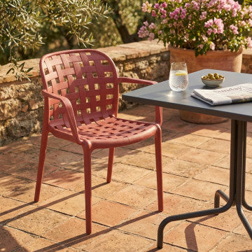 Poltrona impilabile in polipropilene rosso 58x57,5x82,5 cm