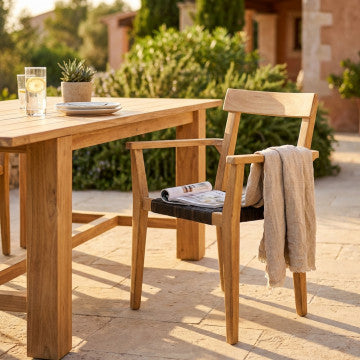 Poltrona impilabile in teak e corda, dimensioni 65x52x80 cm