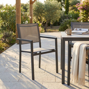 Poltrona con struttura in alluminio e seduta in textilene 2x1