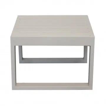 Vista laterale del Tavolino Cuba 45 x 45 in alluminio verniciato beige chiaro, con struttura resistente e design moderno.