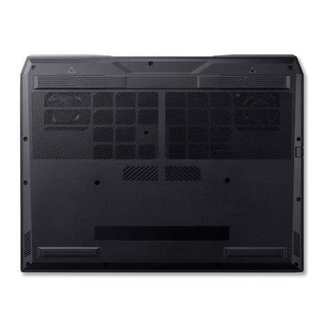 Parte inferiore del laptop Acer Predator PHN14-51-7285 con sistema di ventilazione ottimizzato per prestazioni di raffreddamento.