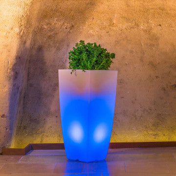 Vaso luminoso in polipropilene 33x33x70 cm con LED RGB multicolor e batteria solare