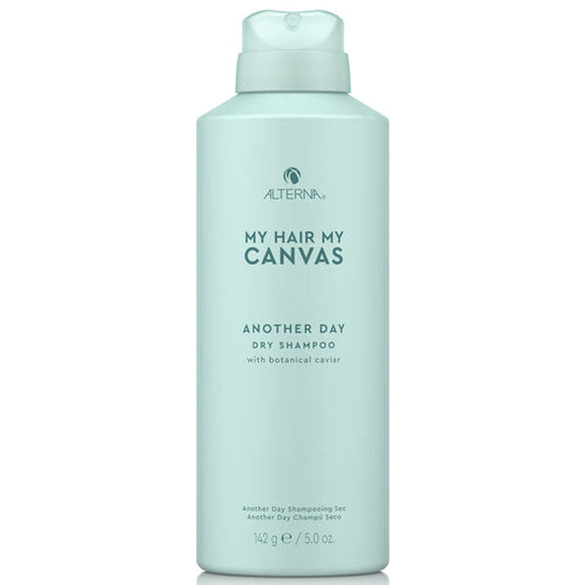 Flacone di shampoo secco vegano ALTERNA MY HAIR MY CANVAS ANOTHER DAY, formato da 142 g, in confezione azzurra, ideale per rinfrescare i capelli