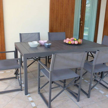 Tavolo Formentera antracite con sei sedie coordinate, ideale per arredare il giardino con stile e funzionalità.