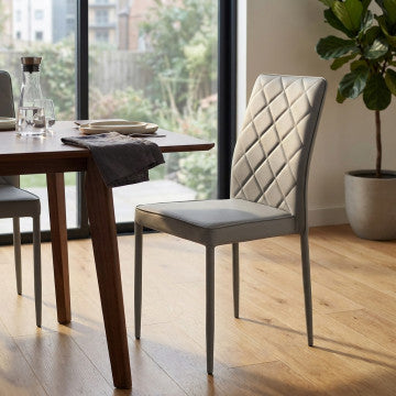 Sedia struttura acciaio seduta ecopelle grigio chiaro h91 cm